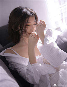 不扣钮的女孩在线观看
